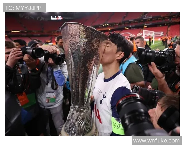 热刺史诗级逆转，欧联杯夺冠，孙兴慜全场爆发领队